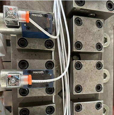 Valve Block-Rexroth